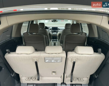 Белый Хонда Одиссей, объемом двигателя 3.47 л и пробегом 33 тыс. км за 32000 $, фото 2 на Automoto.ua