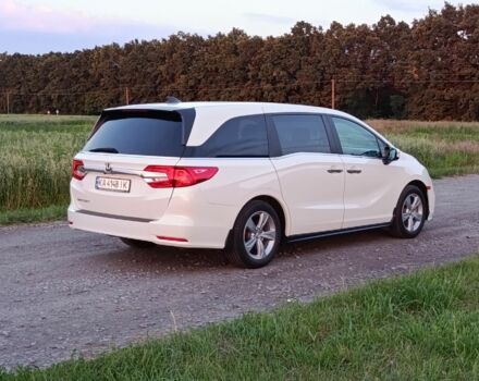 Белый Хонда Одиссей, объемом двигателя 3.5 л и пробегом 86 тыс. км за 21900 $, фото 3 на Automoto.ua