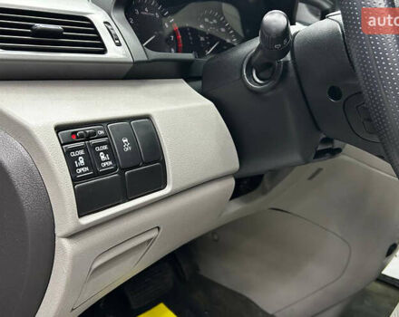 Черный Хонда Одиссей, объемом двигателя 3.47 л и пробегом 314 тыс. км за 12000 $, фото 14 на Automoto.ua