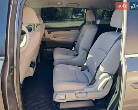 Серый Хонда Одиссей, объемом двигателя 3.47 л и пробегом 32 тыс. км за 25000 $, фото 17 на Automoto.ua