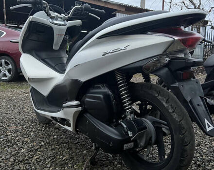 Белый Хонда PCX 125, объемом двигателя 0.13 л и пробегом 18 тыс. км за 1620 $, фото 4 на Automoto.ua