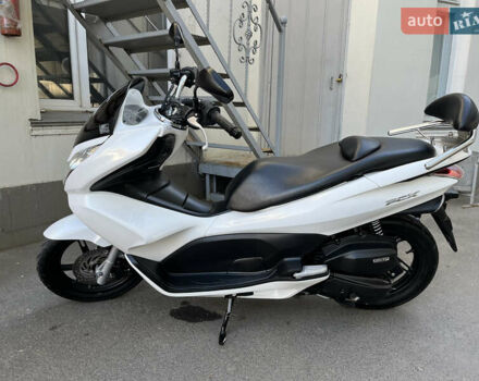 Белый Хонда PCX 125, объемом двигателя 0.13 л и пробегом 8 тыс. км за 2100 $, фото 3 на Automoto.ua