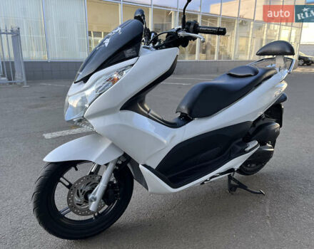 Белый Хонда PCX 125, объемом двигателя 0.13 л и пробегом 8 тыс. км за 2100 $, фото 2 на Automoto.ua
