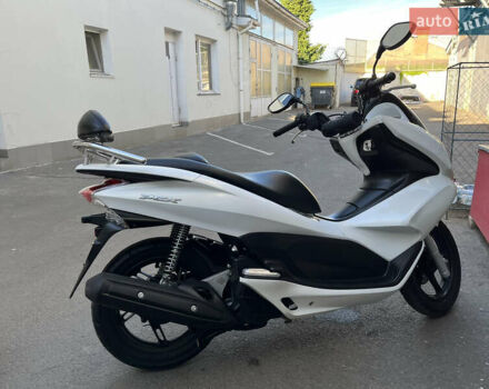 Белый Хонда PCX 125, объемом двигателя 0.13 л и пробегом 8 тыс. км за 2100 $, фото 4 на Automoto.ua