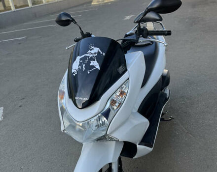 Белый Хонда PCX 125, объемом двигателя 0.13 л и пробегом 8 тыс. км за 2100 $, фото 1 на Automoto.ua