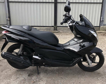 Черный Хонда PCX 125, объемом двигателя 0.13 л и пробегом 13 тыс. км за 1800 $, фото 4 на Automoto.ua