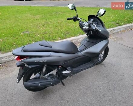 Хонда PCX 125, объемом двигателя 0.13 л и пробегом 24 тыс. км за 2000 $, фото 3 на Automoto.ua