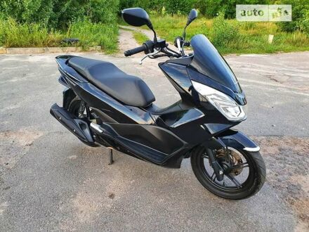 Хонда PCX 125 2015 в Киеве на Automoto.ua Хонда PCX 125, объемом двигателя 0.12 л и пробегом 19 тыс. км за 2200 $, фото 1 на Automoto.ua