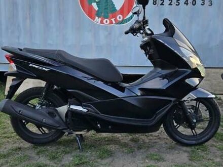 Хонда PCX 125 2017 в Первомайск на Automoto.ua Хонда PCX 125, объемом двигателя 0.13 л и пробегом 14 тыс. км за 2300 $, фото 1 на Automoto.ua