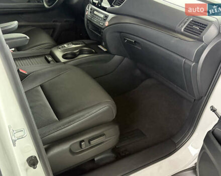 Белый Хонда Пасспорт, объемом двигателя 3.47 л и пробегом 50 тыс. км за 28000 $, фото 6 на Automoto.ua