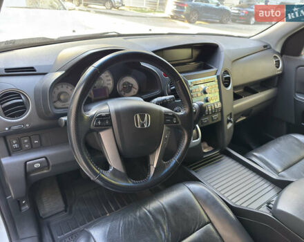 Білий Хонда Пілот, об'ємом двигуна 0 л та пробігом 121 тис. км за 15000 $, фото 9 на Automoto.ua