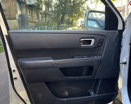 Білий Хонда Пілот, об'ємом двигуна 0 л та пробігом 121 тис. км за 15000 $, фото 11 на Automoto.ua