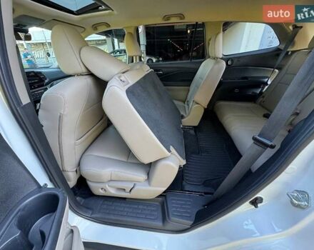 Белый Хонда Пилот, объемом двигателя 3.47 л и пробегом 151 тыс. км за 27000 $, фото 27 на Automoto.ua