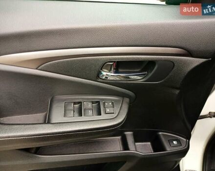 Білий Хонда Ріджлайн, об'ємом двигуна 3.5 л та пробігом 80 тис. км за 25500 $, фото 18 на Automoto.ua