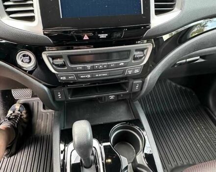 Черный Хонда Риджлайн, объемом двигателя 3.5 л и пробегом 35 тыс. км за 7900 $, фото 2 на Automoto.ua