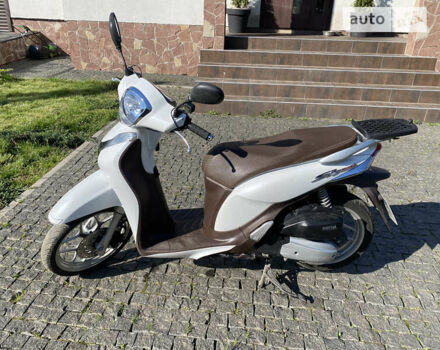 Белый Хонда SH 125, объемом двигателя 0.12 л и пробегом 17 тыс. км за 2100 $, фото 1 на Automoto.ua