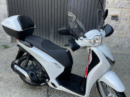 Хонда SH 125 2014 у Надворной на Automoto.ua Білий Хонда SH 125, об'ємом двигуна 0.12 л та пробігом 20 тис. км за 1750 $, фото 1 на Automoto.ua