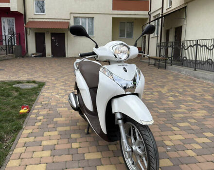 Хонда SH 125, объемом двигателя 0.12 л и пробегом 1 тыс. км за 2900 $, фото 2 на Automoto.ua