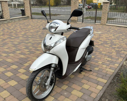 Хонда SH 125, объемом двигателя 0.12 л и пробегом 1 тыс. км за 2900 $, фото 4 на Automoto.ua