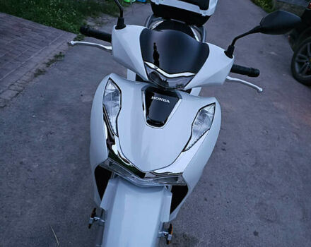 Хонда SH 125, об'ємом двигуна 1.25 л та пробігом 1 тис. км за 5300 $, фото 4 на Automoto.ua