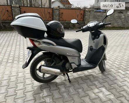 Серый Хонда SH 125, объемом двигателя 0.13 л и пробегом 22 тыс. км за 1500 $, фото 4 на Automoto.ua