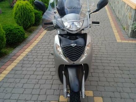 Хонда SH 125 2009 у Самборе на Automoto.ua Сірий Хонда SH 125, об'ємом двигуна 0 л та пробігом 30 тис. км за 850 $, фото 1 на Automoto.ua