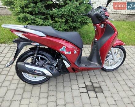 Красный Хонда SH 150, объемом двигателя 0.15 л и пробегом 19 тыс. км за 3077 $, фото 2 на Automoto.ua