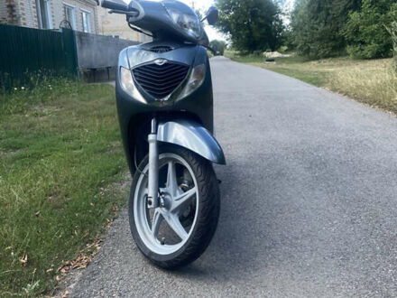 Хонда SH 150 2012 в Лохвице на Automoto.ua Серый Хонда SH 150, объемом двигателя 0.15 л и пробегом 39 тыс. км за 1650 $, фото 1 на Automoto.ua