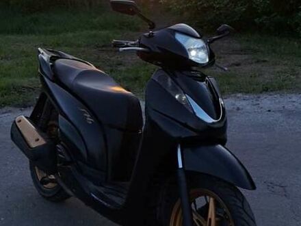 Хонда SH 300i 2013 в Балаклее на Automoto.ua Черный Хонда SH 300i, объемом двигателя 0.3 л и пробегом 22 тыс. км за 1300 $, фото 1 на Automoto.ua