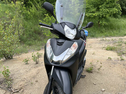 Хонда SH 300i 2016 у Умани на Automoto.ua Чорний Хонда SH 300i, об'ємом двигуна 0.3 л та пробігом 8 тис. км за 1700 $, фото 1 на Automoto.ua