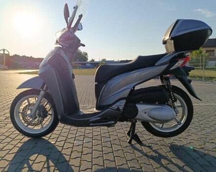 Серый Хонда SH 300i, объемом двигателя 0 л и пробегом 13 тыс. км за 2200 $, фото 5 на Automoto.ua