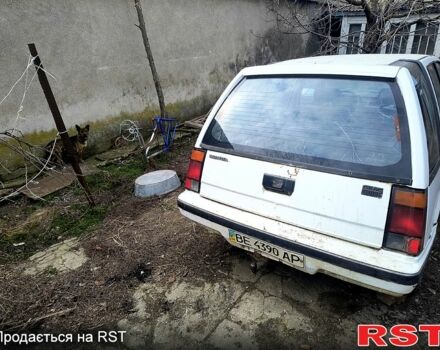 Белый Хонда Шатл, объемом двигателя 1.2 л и пробегом 300 тыс. км за 300 $, фото 3 на Automoto.ua