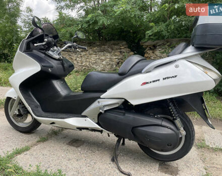 Белый Хонда Silver Wing 400, объемом двигателя 0.4 л и пробегом 32 тыс. км за 2500 $, фото 11 на Automoto.ua