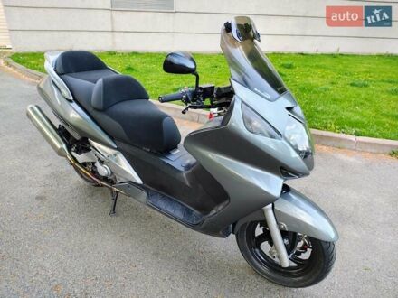 Хонда Silver Wing 600 2001 у Києві на Automoto.ua Сірий Хонда Silver Wing 600, об'ємом двигуна 0.58 л та пробігом 77 тис. км за 3200 $, фото 1 на Automoto.ua
