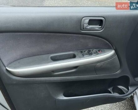 Сірий Хонда Стрім, об'ємом двигуна 2 л та пробігом 259 тис. км за 5500 $, фото 31 на Automoto.ua