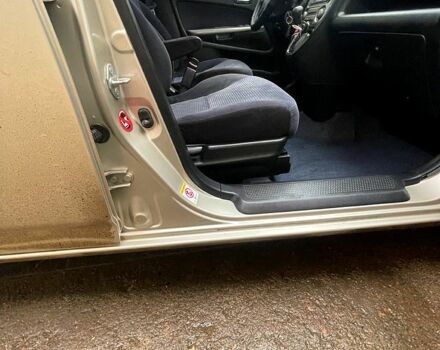 Серый Хонда Стрим, объемом двигателя 2 л и пробегом 270 тыс. км за 4900 $, фото 5 на Automoto.ua