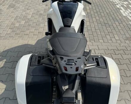 Белый Хонда VFR 1200F, объемом двигателя 1.2 л и пробегом 39 тыс. км за 8999 $, фото 7 на Automoto.ua