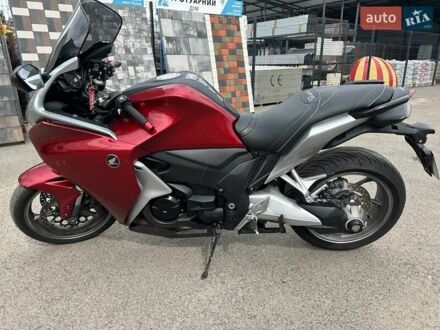Хонда VFR 1200F 2010 в Кривом Роге на Automoto.ua Красный Хонда VFR 1200F, объемом двигателя 1.24 л и пробегом 46 тыс. км за 8599 $, фото 1 на Automoto.ua