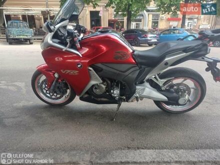 Хонда VFR 1200F 2011 у Запоріжжя на Automoto.ua Червоний Хонда VFR 1200F, об'ємом двигуна 0 л та пробігом 53 тис. км за 7777 $, фото 1 на Automoto.ua