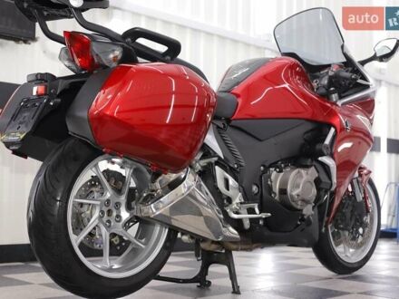 Хонда VFR 1200F 2011 у Києві на Automoto.ua Червоний Хонда VFR 1200F, об'ємом двигуна 1.2 л та пробігом 33 тис. км за 15000 $, фото 1 на Automoto.ua