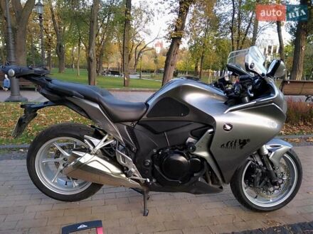 Хонда VFR 1200F 2010 у Києві на Automoto.ua Сірий Хонда VFR 1200F, об'ємом двигуна 1.24 л та пробігом 96 тис. км за 7900 $, фото 1 на Automoto.ua