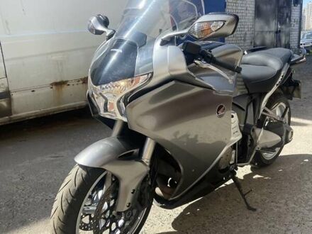 Хонда VFR 1200F 2011 у Києві на Automoto.ua Сірий Хонда VFR 1200F, об'ємом двигуна 1.2 л та пробігом 49 тис. км за 8700 $, фото 1 на Automoto.ua