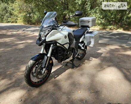 Белый Хонда VFR 1200X Crosstourer, объемом двигателя 1.2 л и пробегом 50 тыс. км за 10500 $, фото 9 на Automoto.ua