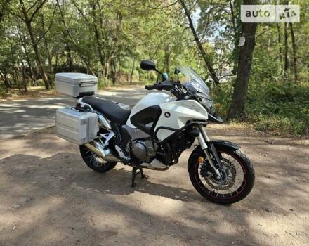 Белый Хонда VFR 1200X Crosstourer, объемом двигателя 1.2 л и пробегом 50 тыс. км за 10500 $, фото 2 на Automoto.ua