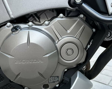 Белый Хонда VFR 1200X Crosstourer, объемом двигателя 1.2 л и пробегом 33 тыс. км за 11000 $, фото 1 на Automoto.ua