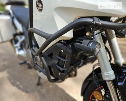 Белый Хонда VFR 1200X Crosstourer, объемом двигателя 1.2 л и пробегом 50 тыс. км за 10500 $, фото 10 на Automoto.ua
