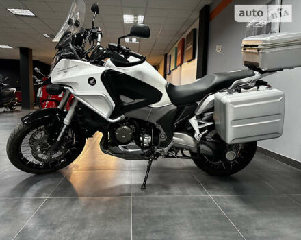 Білий Хонда VFR 1200X Crosstourer, об'ємом двигуна 1.24 л та пробігом 28 тис. км за 11300 $, фото 4 на Automoto.ua