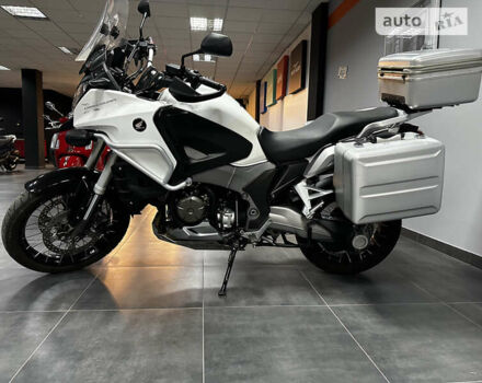 Білий Хонда VFR 1200X Crosstourer, об'ємом двигуна 1.24 л та пробігом 28 тис. км за 11300 $, фото 3 на Automoto.ua