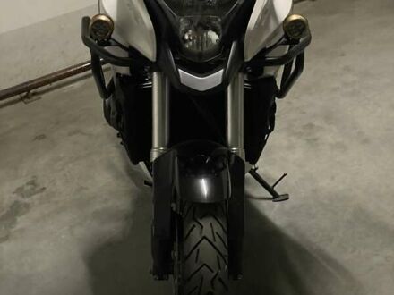 Хонда VFR 1200X Crosstourer 2012 у Києві на Automoto.ua Білий Хонда VFR 1200X Crosstourer, об'ємом двигуна 1.24 л та пробігом 29 тис. км за 11000 $, фото 1 на Automoto.ua