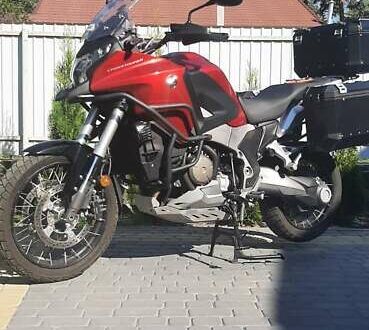 Хонда VFR 1200X Crosstourer 2014 у Черкасах на Automoto.ua Червоний Хонда VFR 1200X Crosstourer, об'ємом двигуна 1.24 л та пробігом 16 тис. км за 12000 $, фото 1 на Automoto.ua